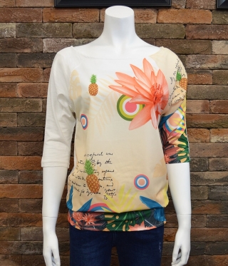 Дамска Цветна блуза-тениска с флорални мотиви