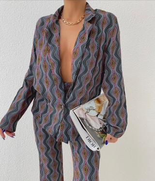 Дамски спортно елегантен комплект сако с панталон
