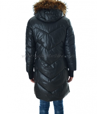 Черно дамско зимно яке с качулка естествен косъм