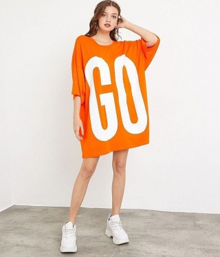 Дамска оранжева широка тениска GO