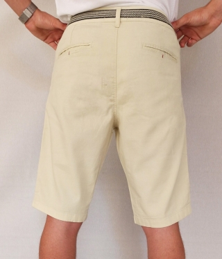 Мъжки къси панталони в млечно жълт цвят