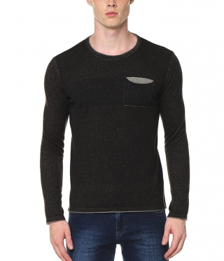 Мъжки черен пуловер с джобче