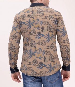 Вталена мъжка риза с пиърсинг на джоба
