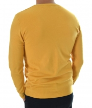 Мъжки жълт пуловер остро деколте